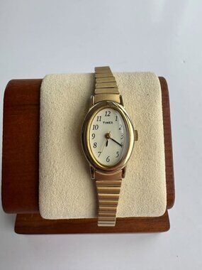 VINTAGE Timex Gold Tone Ladies Watch - NOT Running/Needs Battery